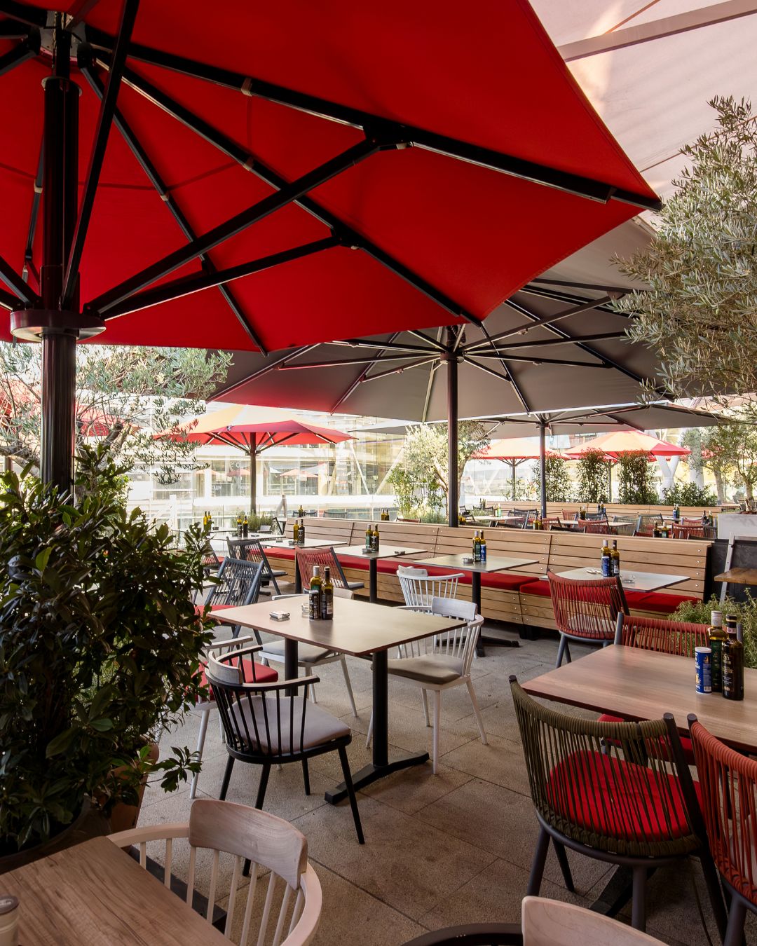 Hotel- & Gastronomielösungen Premium Sonnenschirme für anspruchsvolle Outdoor-Bereiche.